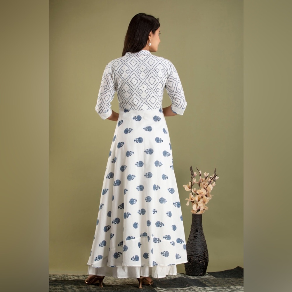 NEW Kalki Front Slit Kurta White Blue Cotton Geometric Size 2? NWOT - Picture 2 of 8
